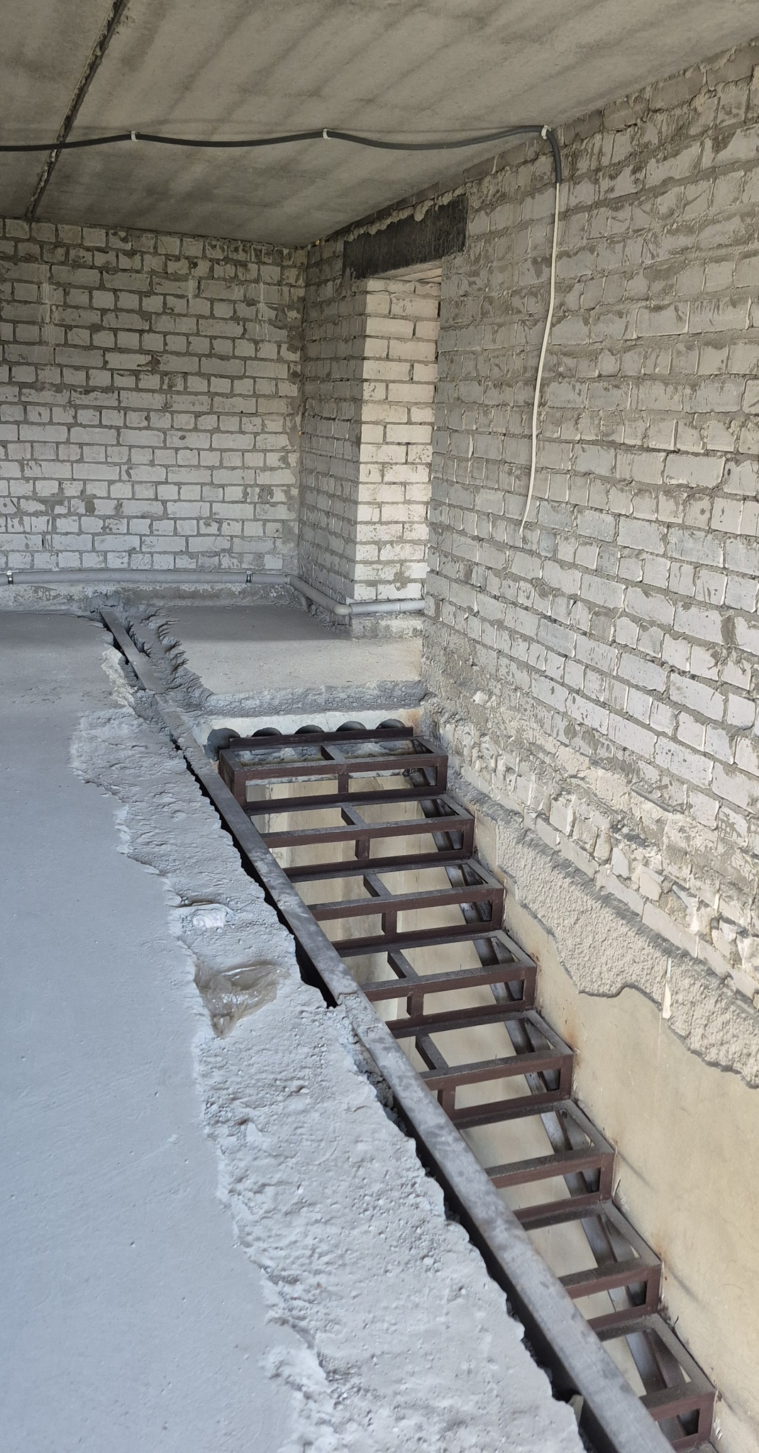 Продажа 4-комнатной квартиры 181 м², Роганская ул., 130/3