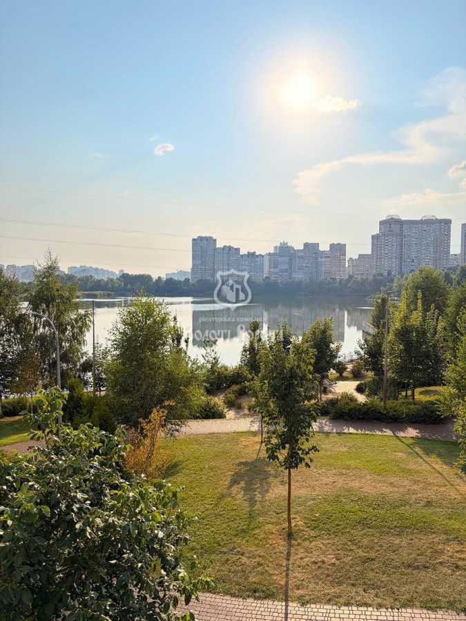 Продажа 3-комнатной квартиры 97 м², Ревуцкого ул., 40В
