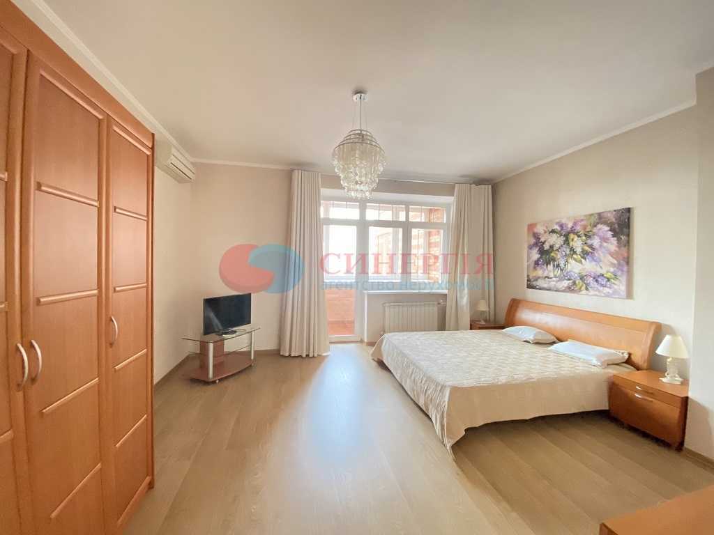 Оренда 4-кімнатної квартири 155 м², Панаса Мирного вул., 12
