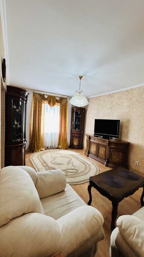 Продажа 3-комнатной квартиры 77 м², Митрополита Андрея Шептицкого ул., 30