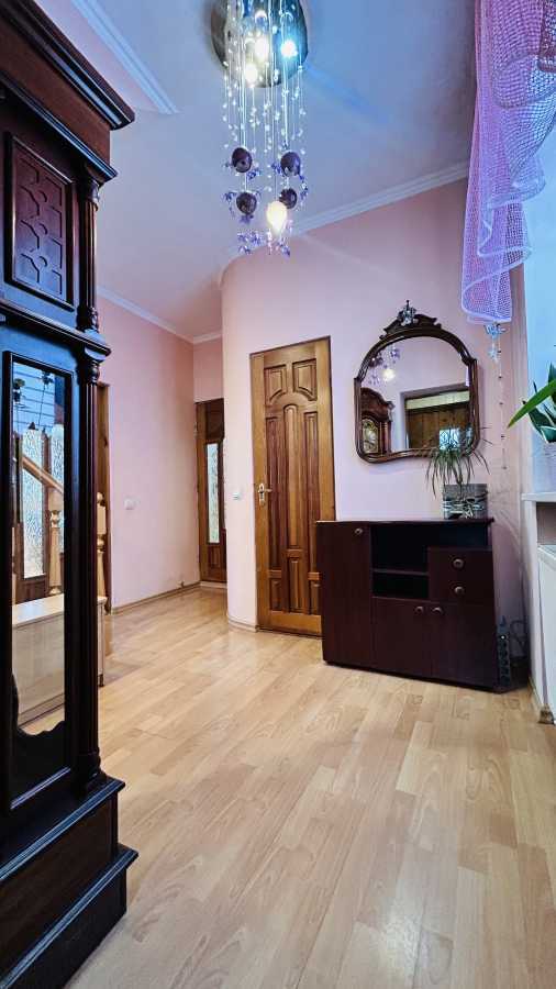 Продажа 3-комнатной квартиры 77 м², Митрополита Андрея Шептицкого ул., 30