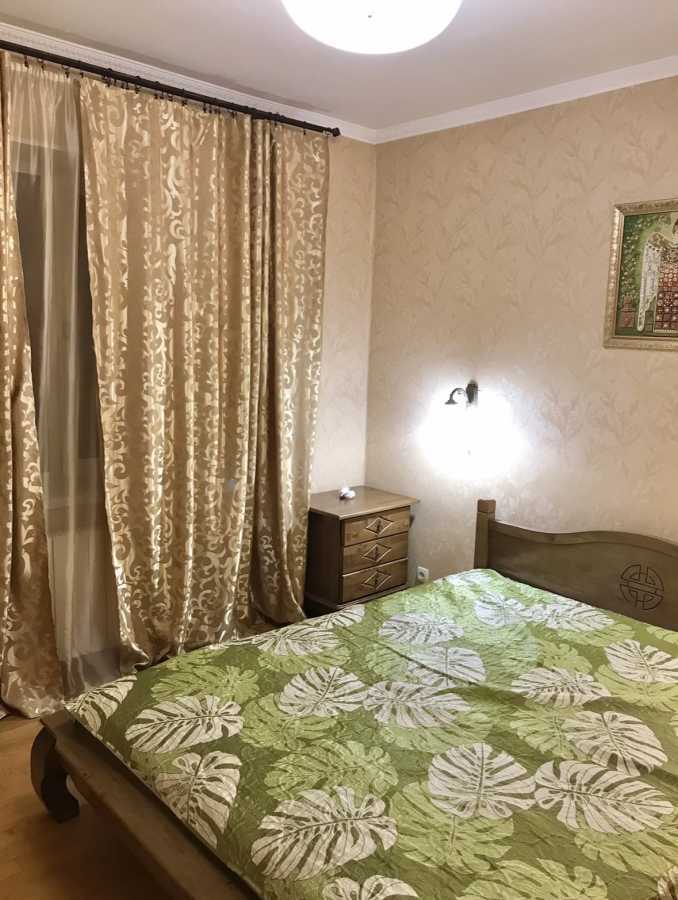 Оренда 3-кімнатної квартири 71 м², Героїв Дніпра вул., 38