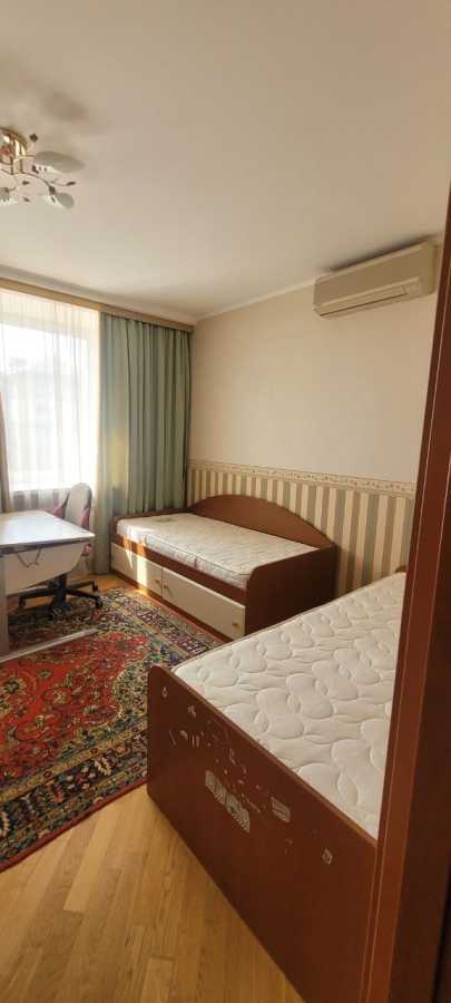 Продажа 3-комнатной квартиры 110.5 м², Соломенская ул., 30