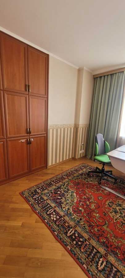 Продажа 3-комнатной квартиры 110.5 м², Соломенская ул., 30
