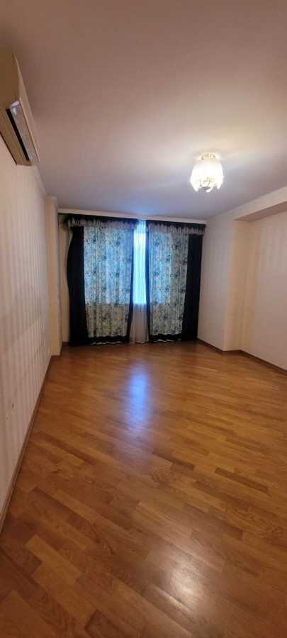 Продажа 3-комнатной квартиры 110.5 м², Соломенская ул., 30