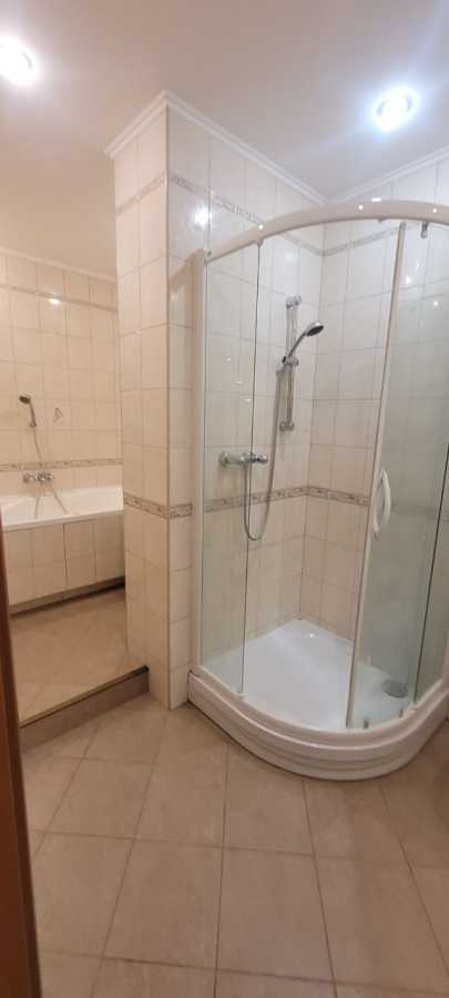 Продажа 3-комнатной квартиры 110.5 м², Соломенская ул., 30