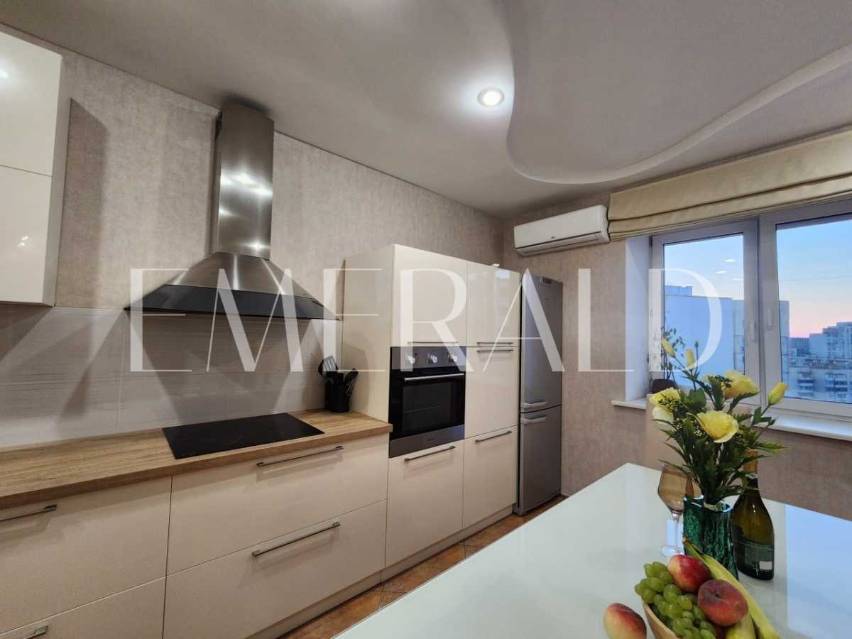 Продаж 3-кімнатної квартири 90.8 м², Вишняківська вул., 13В