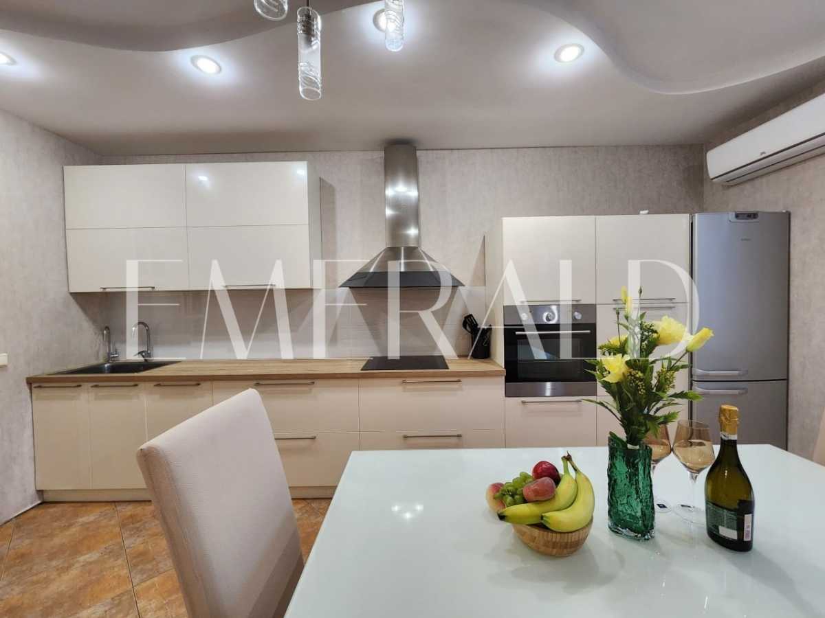 Продаж 3-кімнатної квартири 90.8 м², Вишняківська вул., 13В