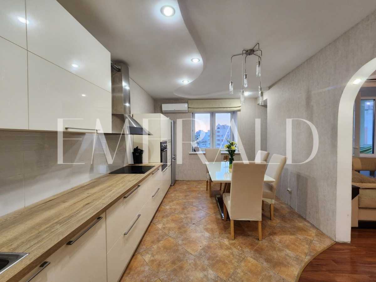 Продаж 3-кімнатної квартири 90.8 м², Вишняківська вул., 13В