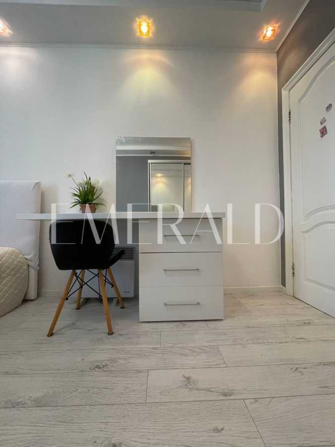 Продаж 3-кімнатної квартири 90.8 м², Вишняківська вул., 13В