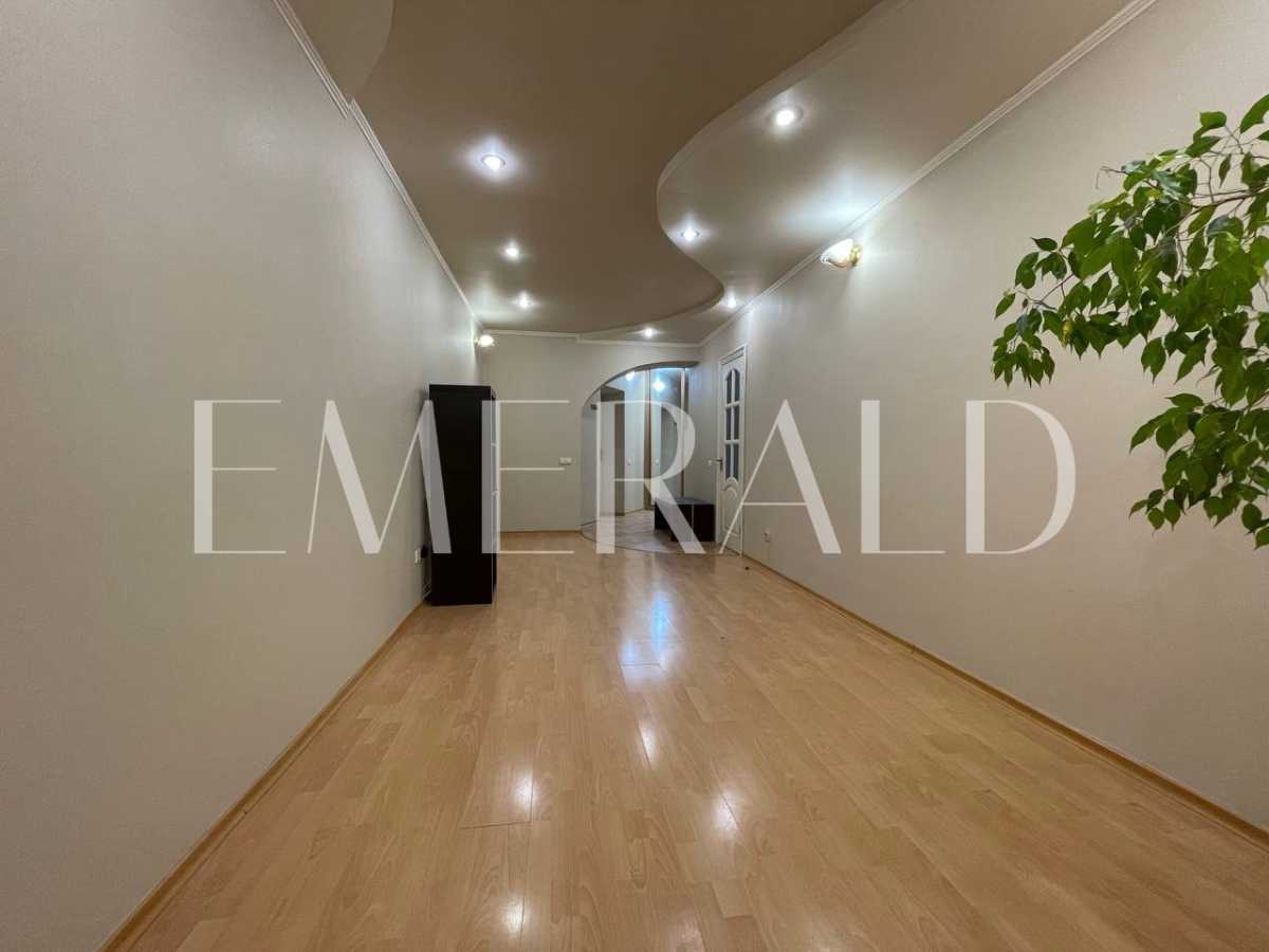 Продаж 3-кімнатної квартири 90.8 м², Вишняківська вул., 13В