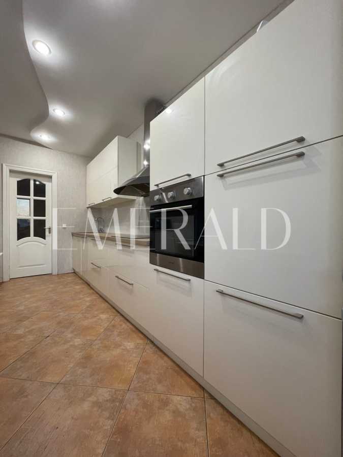 Продаж 3-кімнатної квартири 90.8 м², Вишняківська вул., 13В