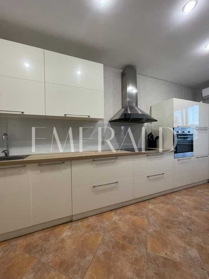 Продаж 3-кімнатної квартири 90.8 м², Вишняківська вул., 13В
