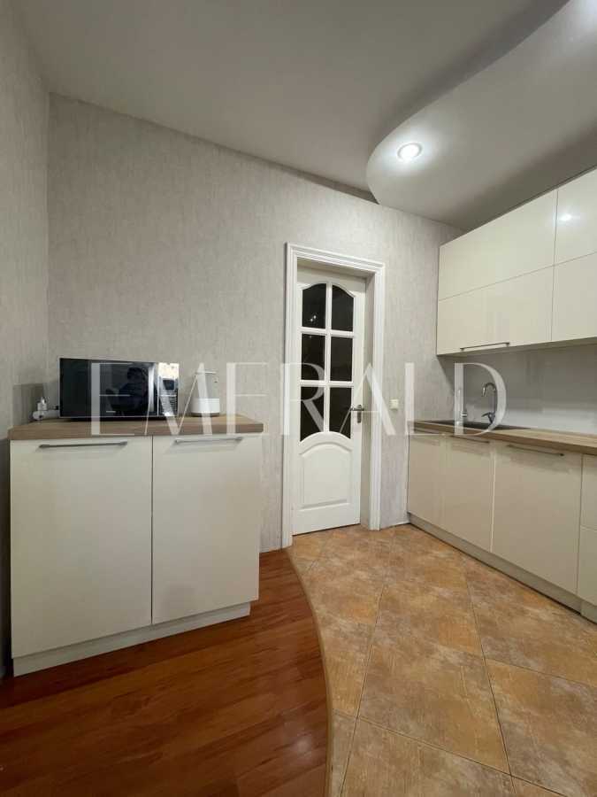 Продаж 3-кімнатної квартири 90.8 м², Вишняківська вул., 13В