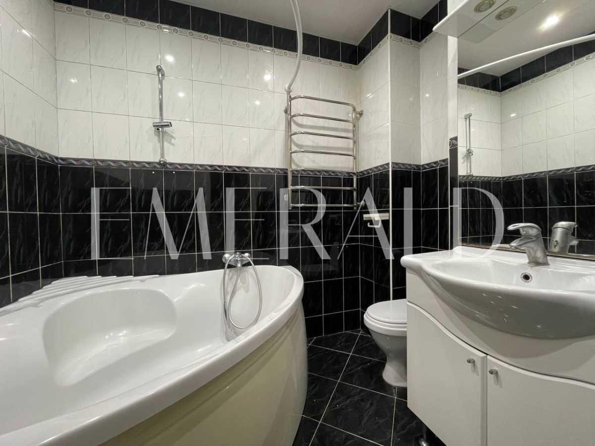 Продаж 3-кімнатної квартири 90.8 м², Вишняківська вул., 13В