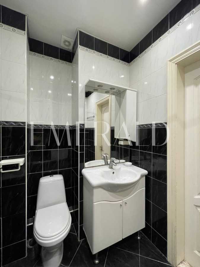 Продаж 3-кімнатної квартири 90.8 м², Вишняківська вул., 13В