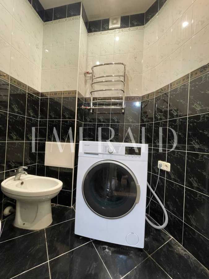 Продаж 3-кімнатної квартири 90.8 м², Вишняківська вул., 13В