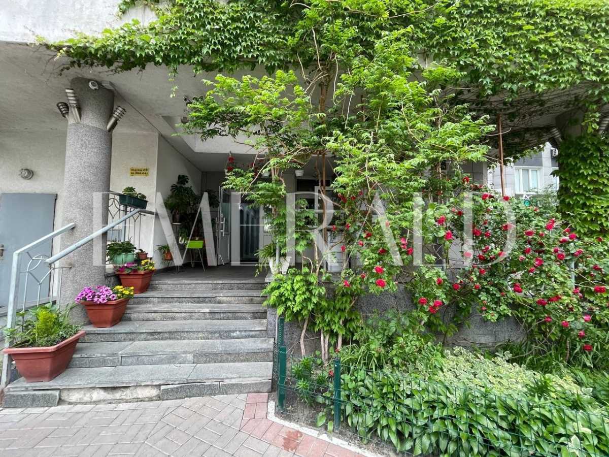 Продаж 1-кімнатної квартири 59 м², Срібнокільська вул., 1