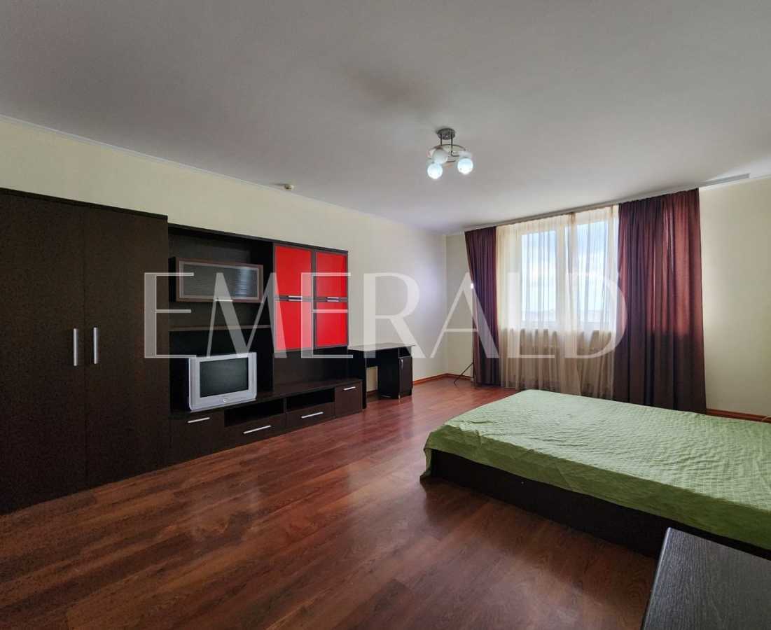 Продаж 1-кімнатної квартири 59 м², Срібнокільська вул., 1