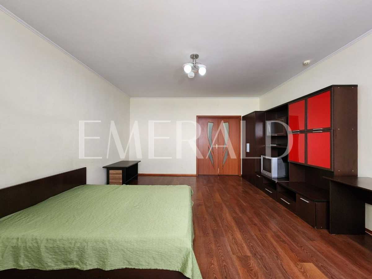 Продаж 1-кімнатної квартири 59 м², Срібнокільська вул., 1