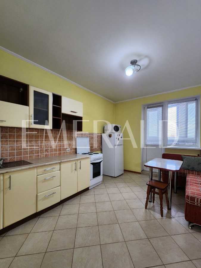Продаж 1-кімнатної квартири 59 м², Срібнокільська вул., 1