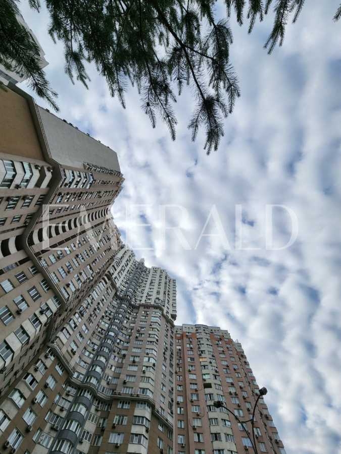 Продаж 1-кімнатної квартири 59 м², Срібнокільська вул., 1