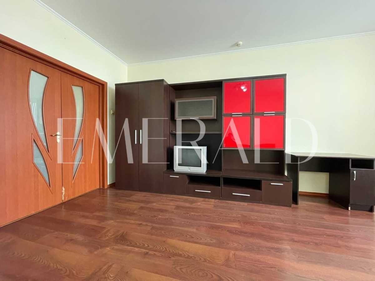 Продаж 1-кімнатної квартири 59 м², Срібнокільська вул., 1