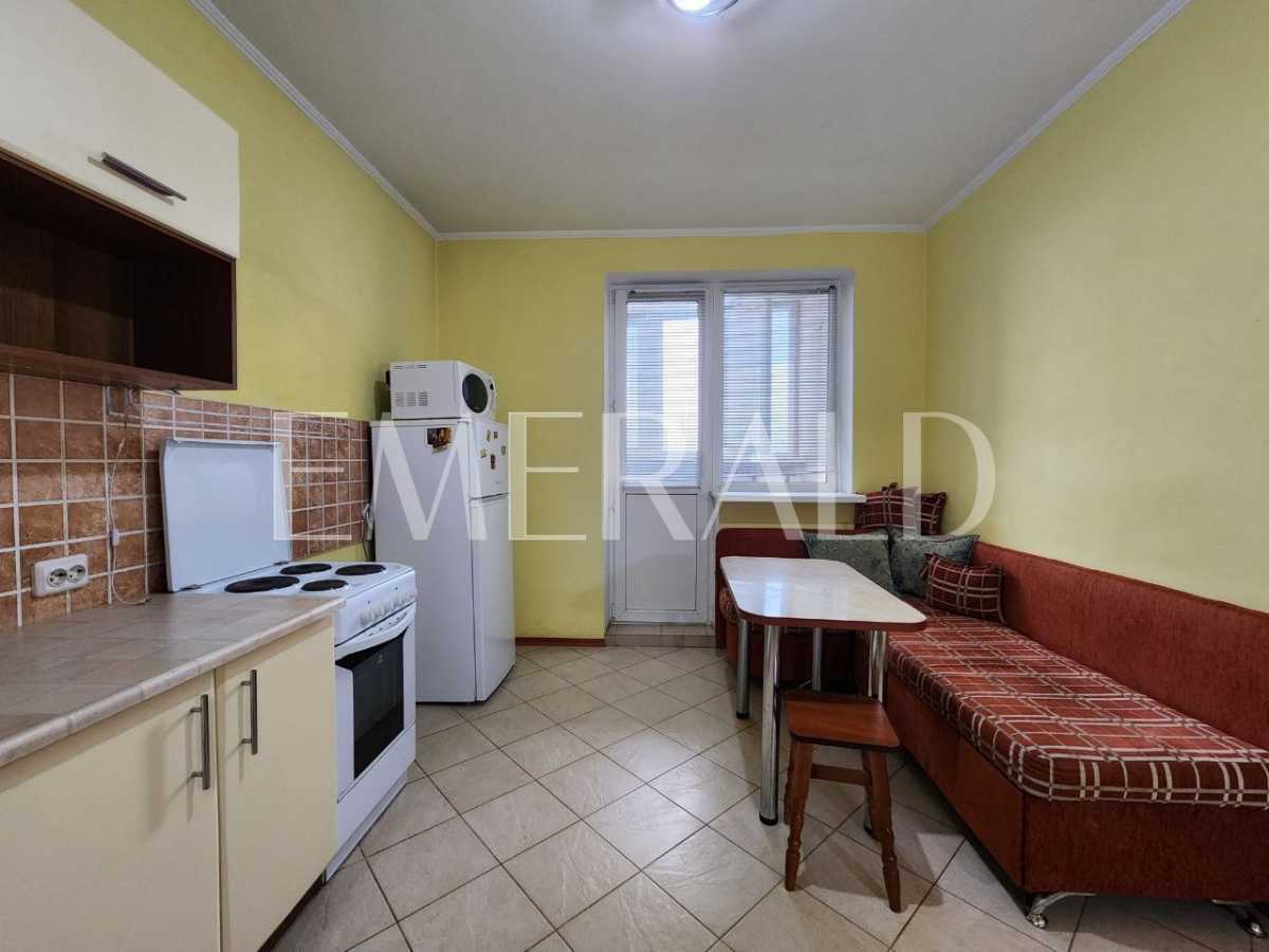 Продаж 1-кімнатної квартири 59 м², Срібнокільська вул., 1