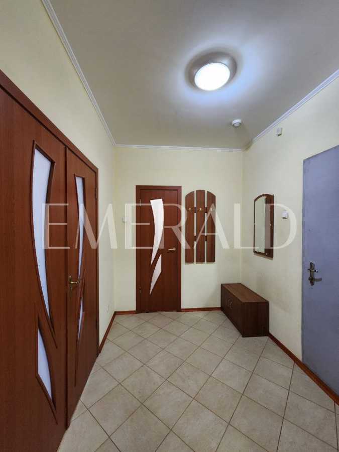 Продаж 1-кімнатної квартири 59 м², Срібнокільська вул., 1