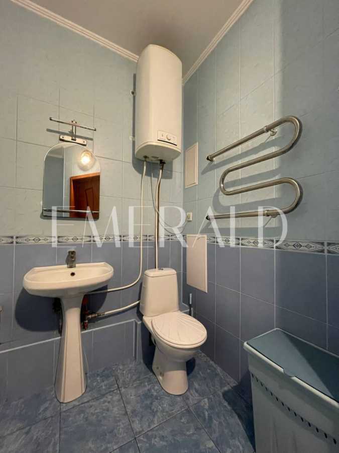 Продаж 1-кімнатної квартири 59 м², Срібнокільська вул., 1