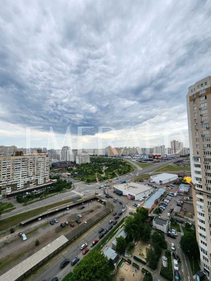 Продаж 1-кімнатної квартири 59 м², Срібнокільська вул., 1