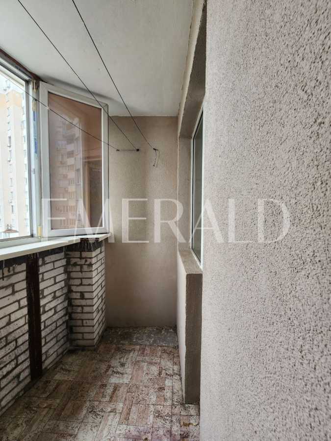 Продаж 1-кімнатної квартири 59 м², Срібнокільська вул., 1