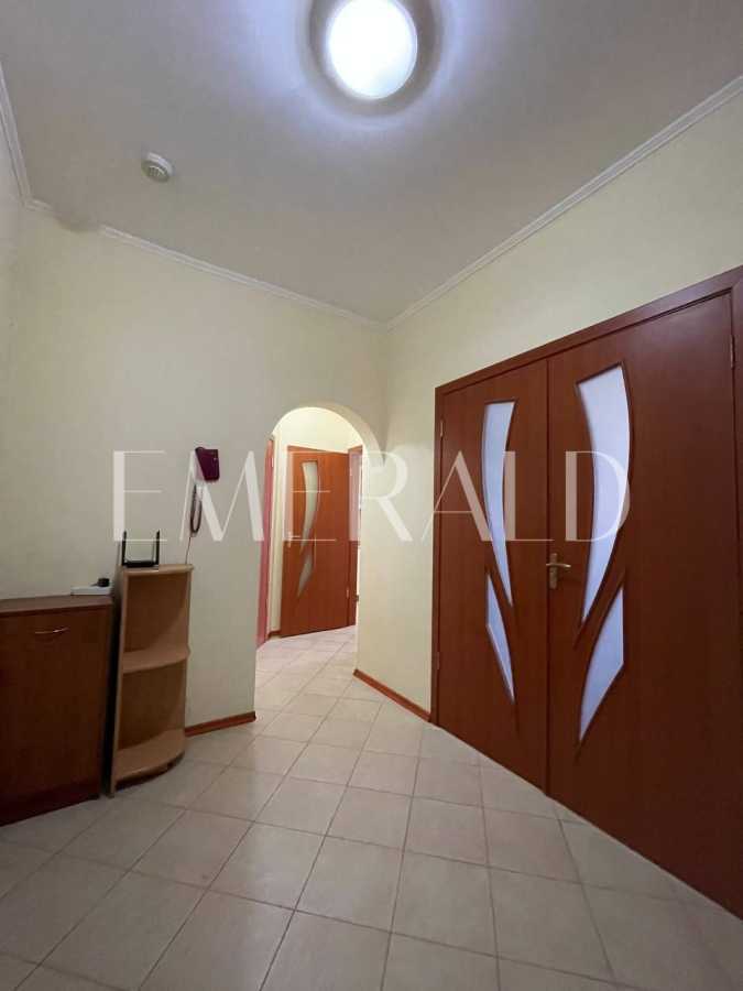 Продаж 1-кімнатної квартири 59 м², Срібнокільська вул., 1