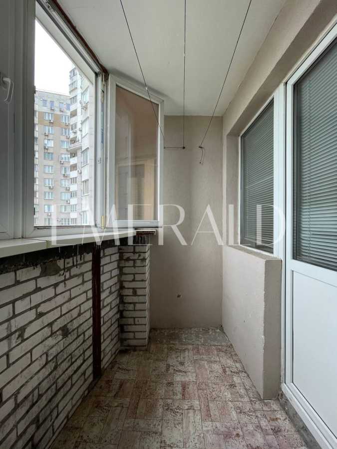 Продаж 1-кімнатної квартири 59 м², Срібнокільська вул., 1