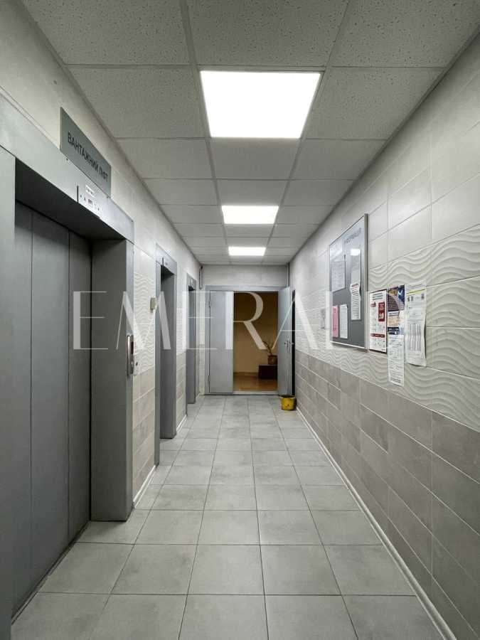 Продаж 1-кімнатної квартири 59 м², Срібнокільська вул., 1
