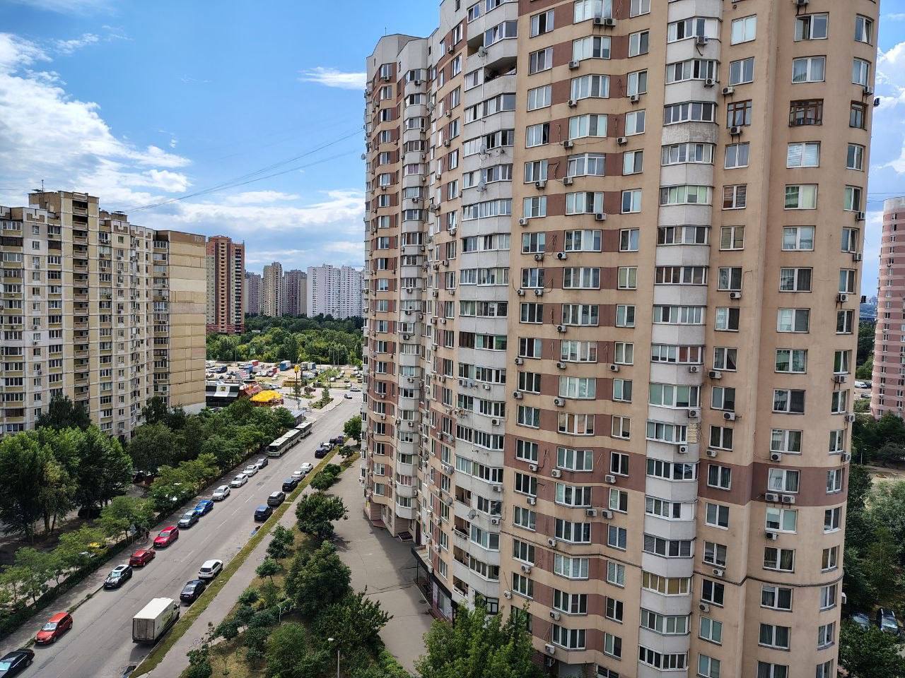 Продажа 2-комнатной квартиры 72 м², Елены Пчилки ул., 4