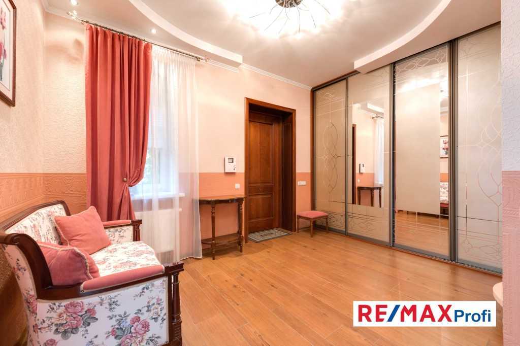 Продажа дома 450 м², Освіти