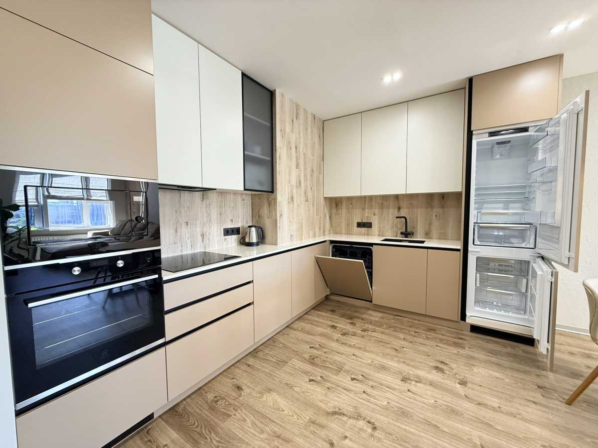 Продаж 2-кімнатної квартири 74.9 м², Дніпровська наб., 18а