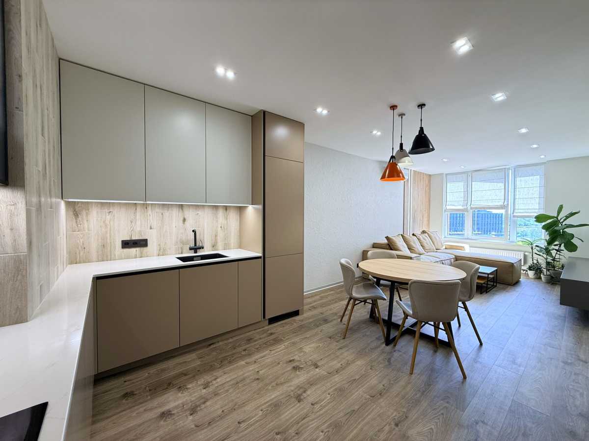 Продаж 2-кімнатної квартири 74.9 м², Дніпровська наб., 18а