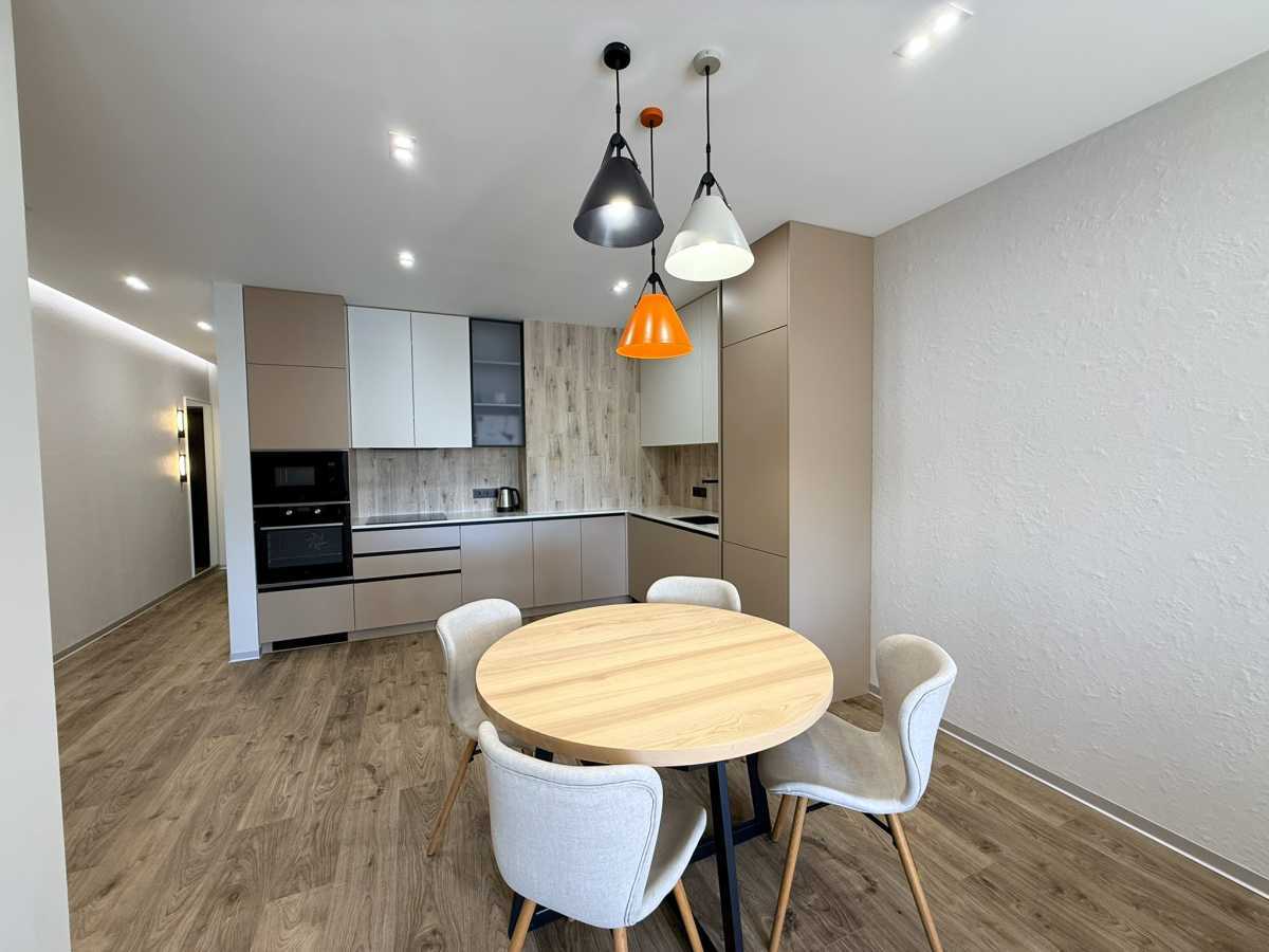 Продаж 2-кімнатної квартири 74.9 м², Дніпровська наб., 18а