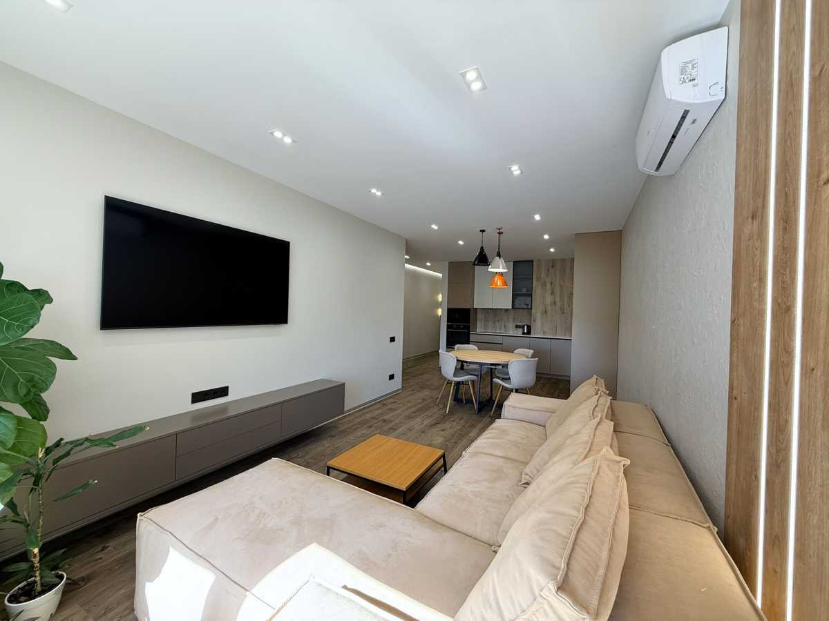 Продаж 2-кімнатної квартири 74.9 м², Дніпровська наб., 18а
