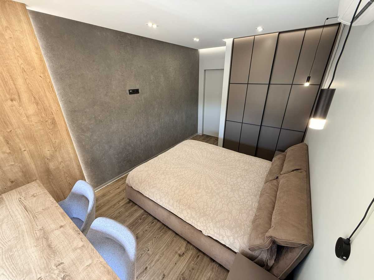 Продаж 2-кімнатної квартири 74.9 м², Дніпровська наб., 18а