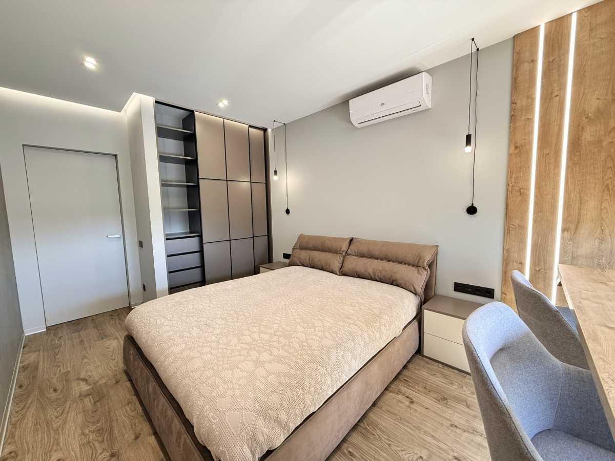 Продаж 2-кімнатної квартири 74.9 м², Дніпровська наб., 18а