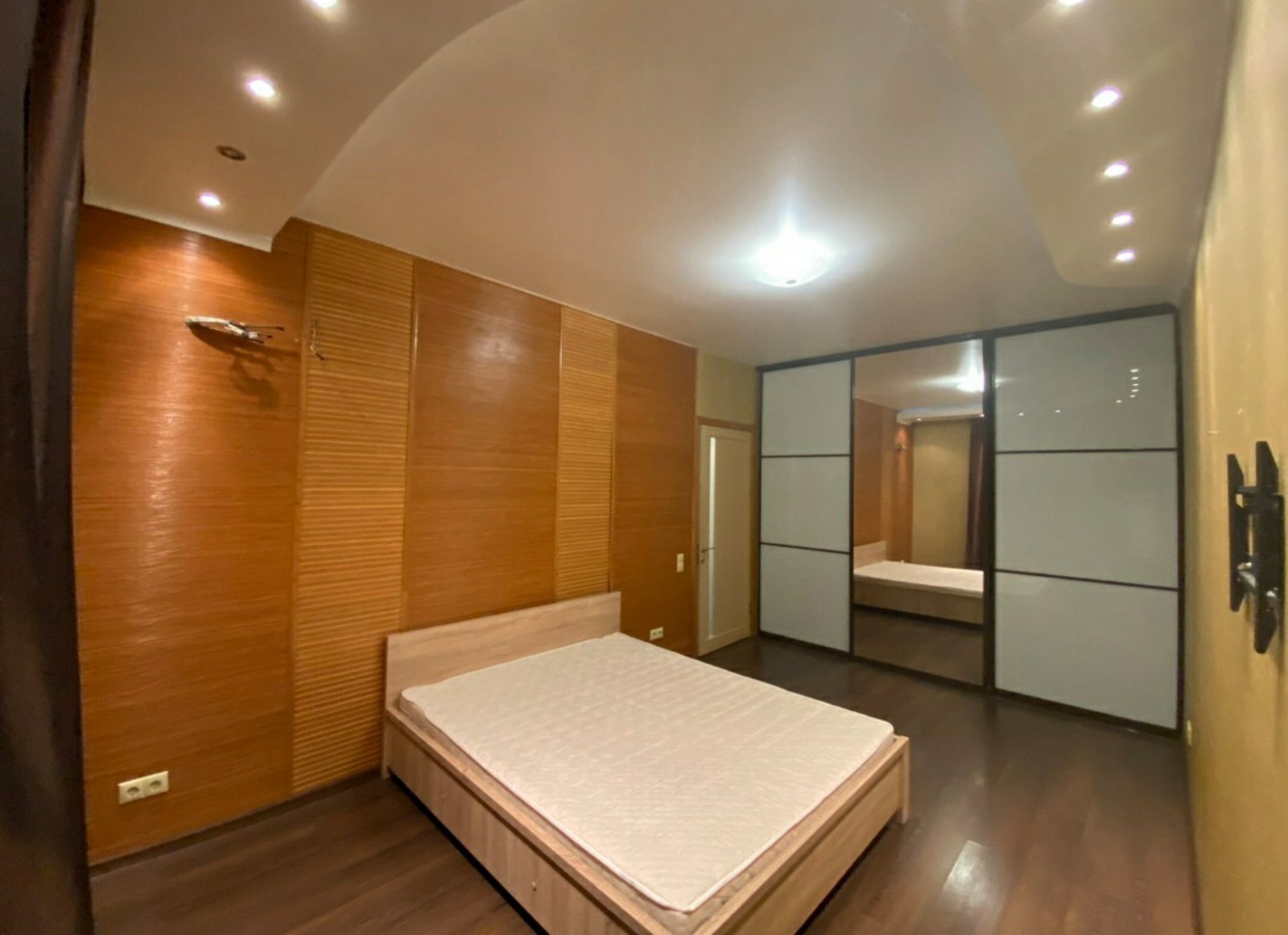 Аренда 2-комнатной квартиры 75 м², Космическая ул., 9а