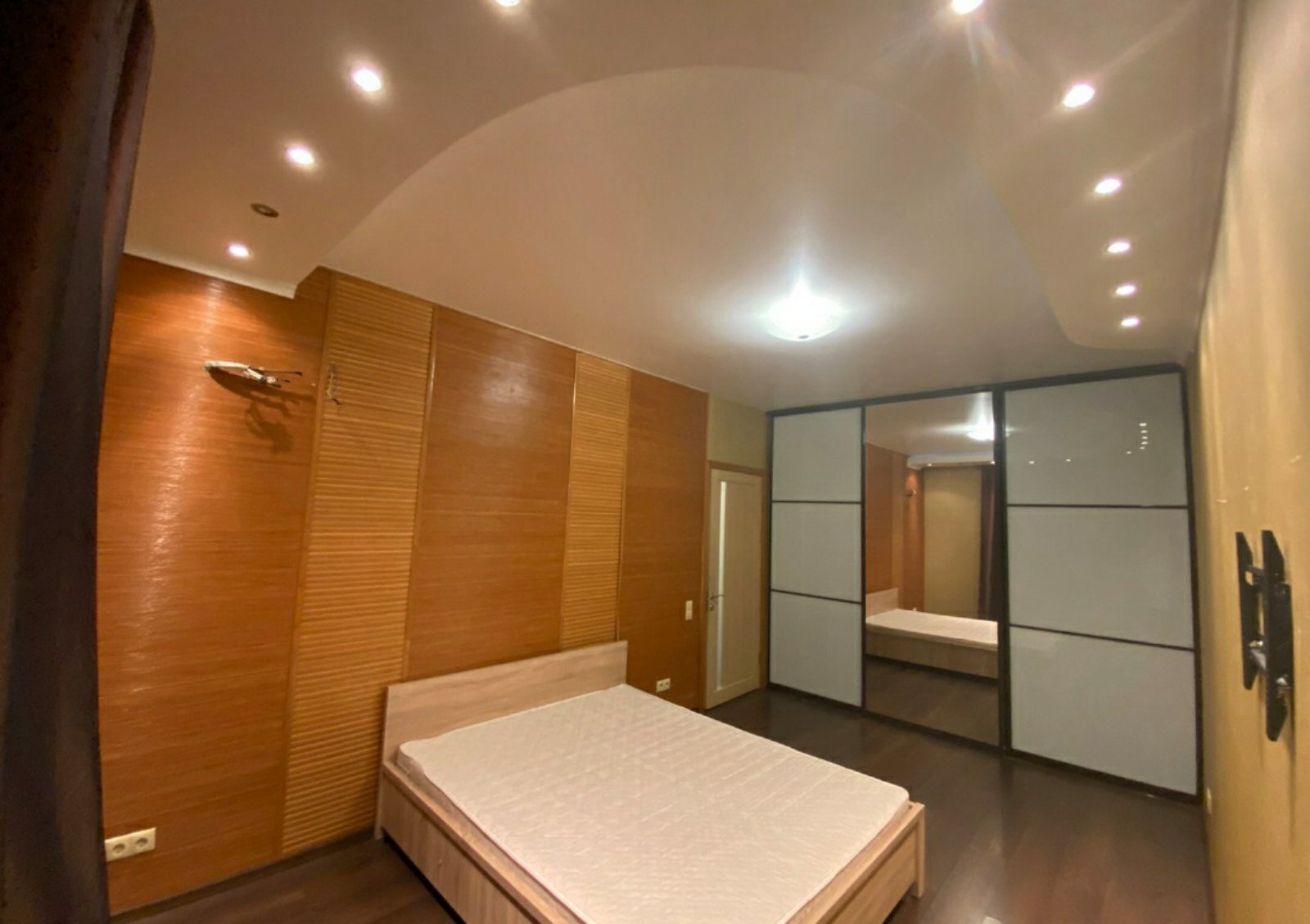 Аренда 2-комнатной квартиры 75 м², Космическая ул., 9а