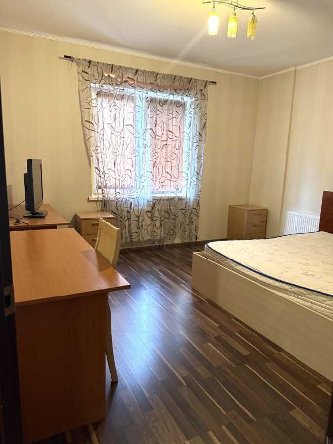 Продаж 2-кімнатної квартири 52 м², Сирецька вул., 32