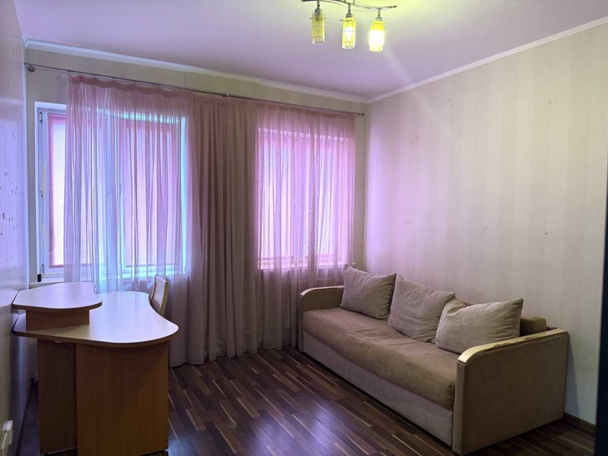 Продаж 2-кімнатної квартири 52 м², Сирецька вул., 32