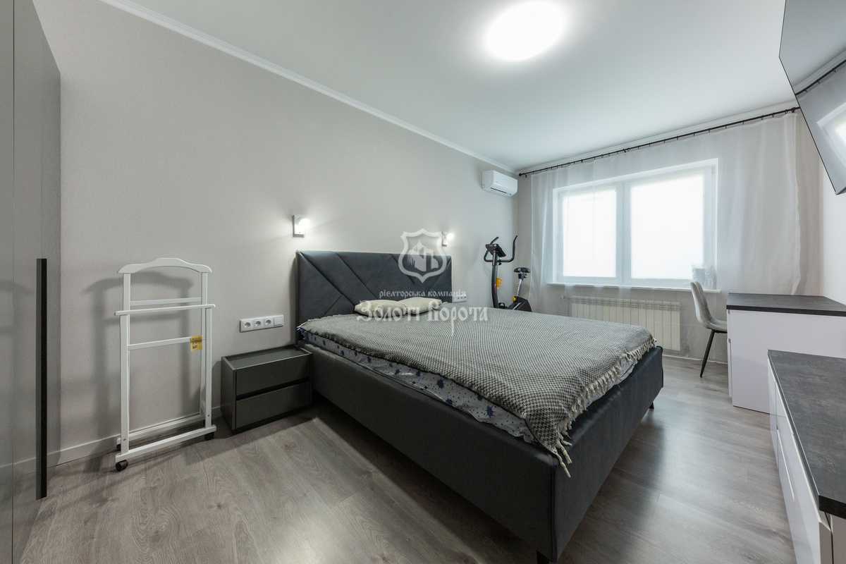 Продаж 3-кімнатної квартири 93.1 м², Урлівська вул., 30