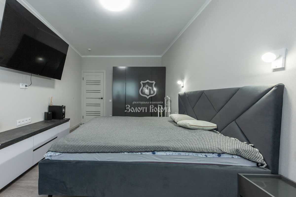 Продаж 3-кімнатної квартири 93.1 м², Урлівська вул., 30