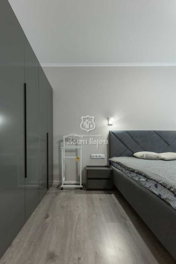 Продаж 3-кімнатної квартири 93.1 м², Урлівська вул., 30